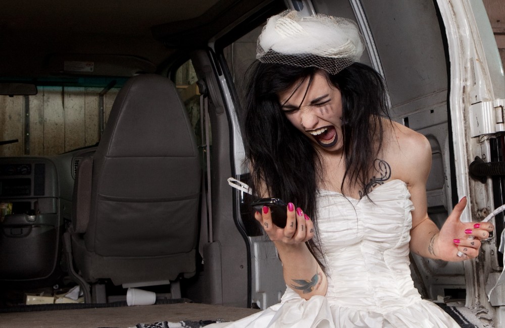“Chill” bride goes viral for being not chill