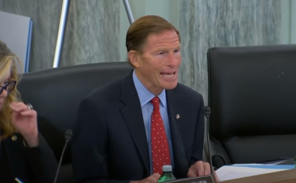 Richard Blumenthal Asks to End Finsta