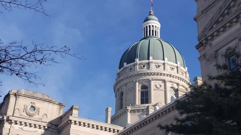 A photo of the statehouse on a bright day