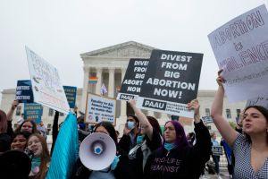 Pro-choice and anti-abortion activists demonstrate in front of the U.S. Supreme Court Building on May 03, 2022 in Washington, DC. In a leaked initial draft majority opinion obtained by Politico, Supreme Court Justice Samuel Alito allegedly wrote that the cases Roe v. Wade and Planned Parenthood of Southeastern Pennsylvania v. Casey should be overturned, which would end federal protection of abortion rights across the country. (Photo by Anna Moneymaker/Getty Images)
