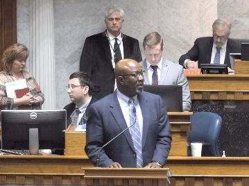 State Sen Greg Taylor on the Senate floor