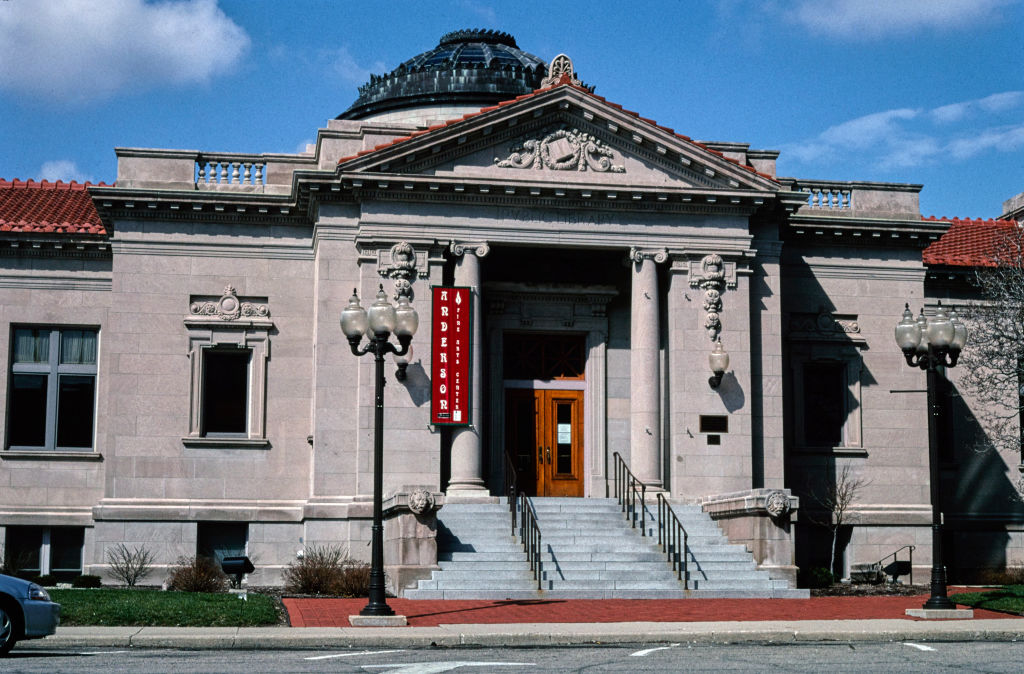 Carnegie Library straight-on overall view Anderson Indiana ca. 2004