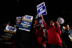 United Auto Workers Hold Limited Strikes As Contract Negotiations Expire