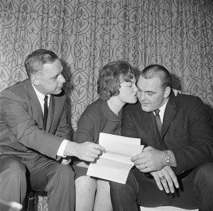Dick Butkus Signing with the Chicago Bears