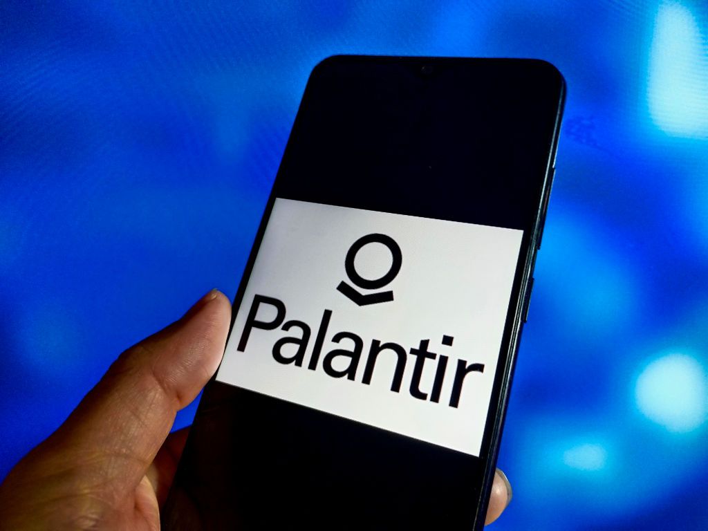 Palantir loses employees because the CEO supports Israel