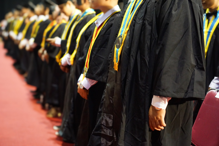 In college commencement ceremonies, graduates wear graduation gowns and graduation sashes.