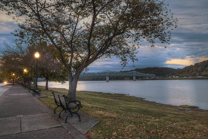 Riverfront Walk along Vaughn Drive