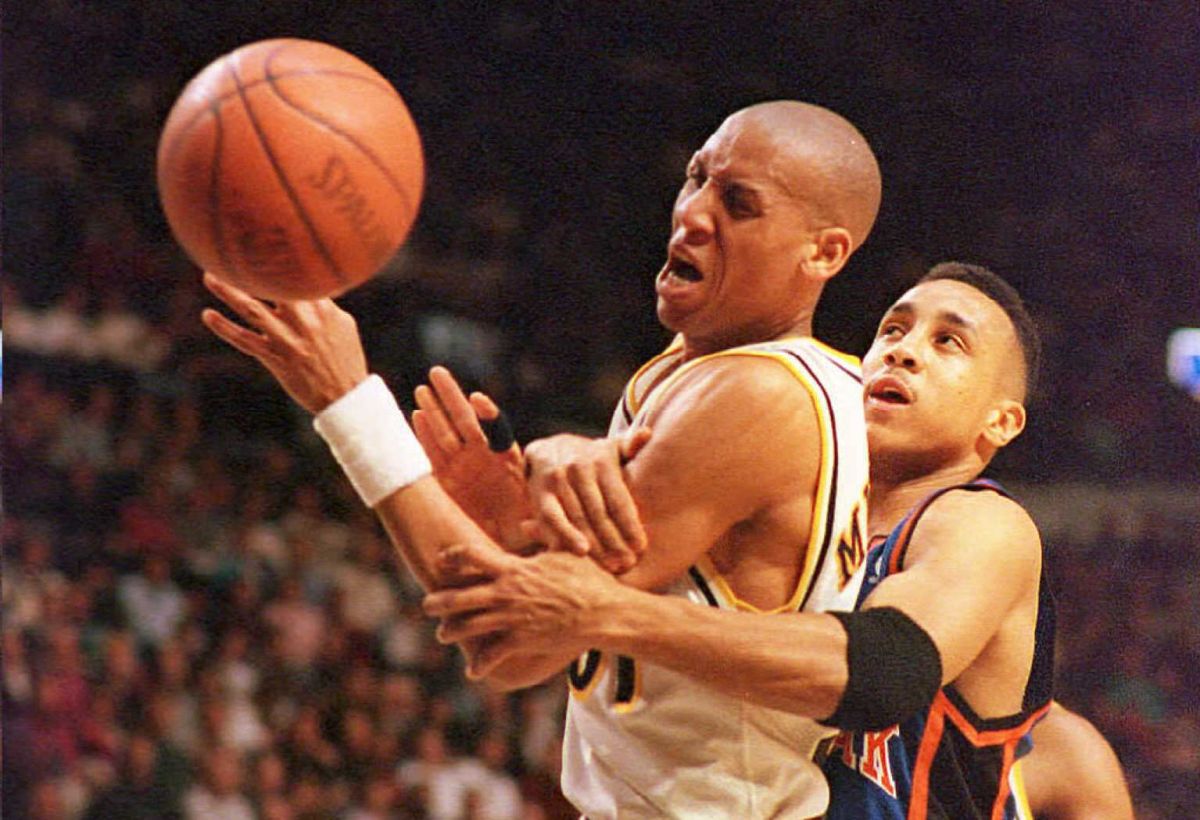 New York Knicks guard John Starks (R) commits a fo