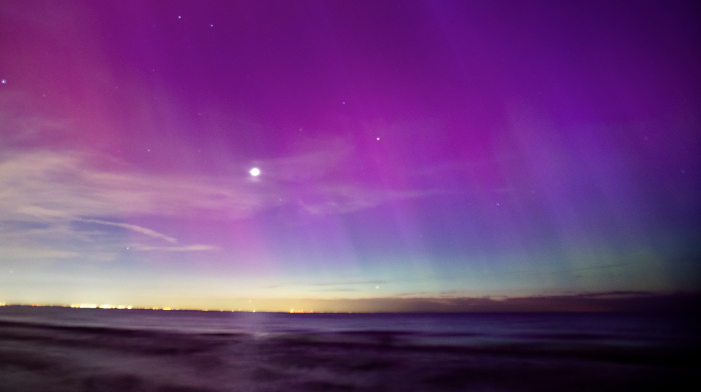 photo of the northern lights in Northern Indiana last night