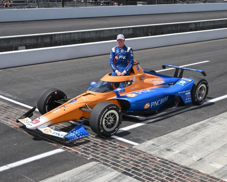Scott Dixon. Outside, Row 7 (230.027 mph)
