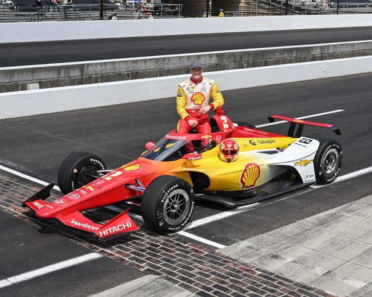 Josef Newgarden. Outside, Row 1 (233.808 mph)