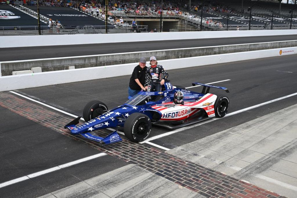 Santino Ferrucci. Outside, Row 2 (232.692 mph)