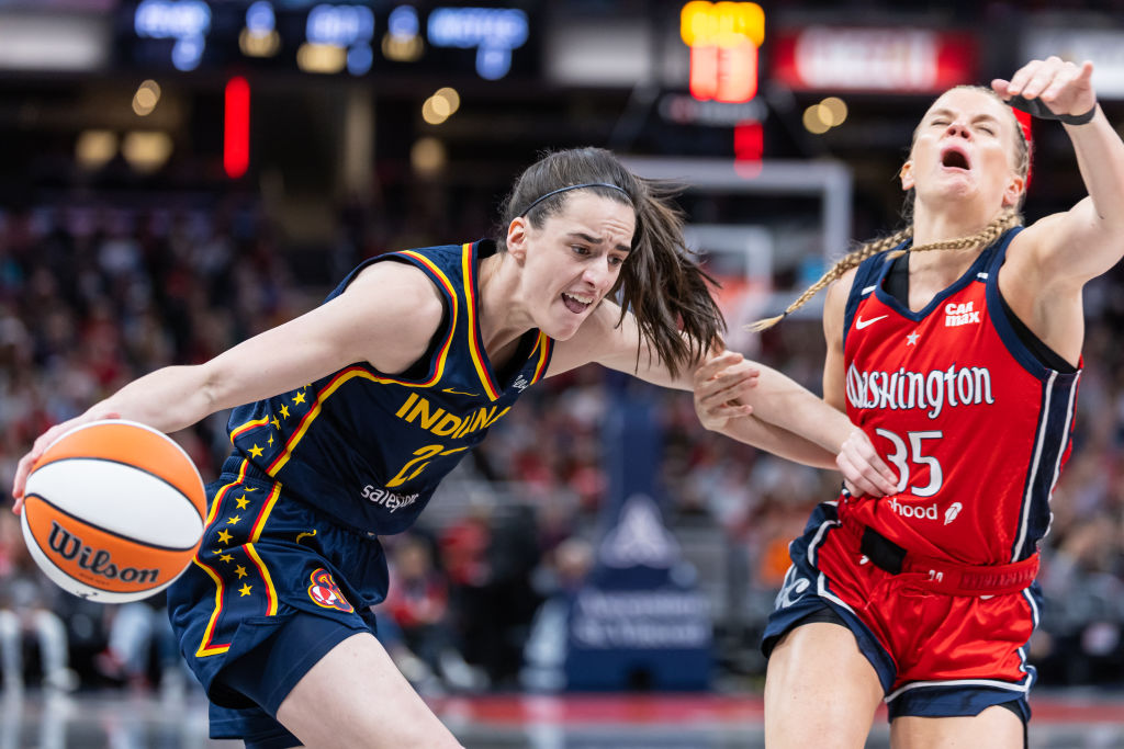 Caitlin Clark Dribbles Against Julie Vanloo