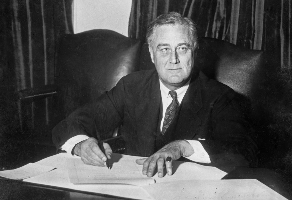 Franklin Roosevelt signing Beer Bill ca. 1933