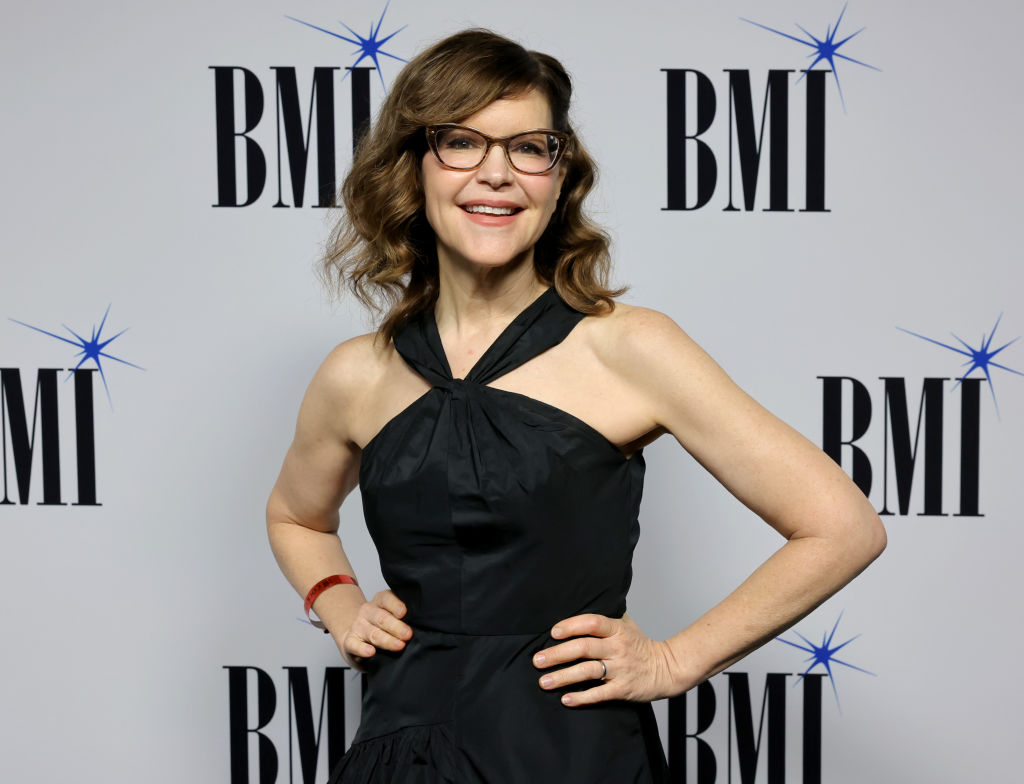 Lisa Loeb's guitar has been found