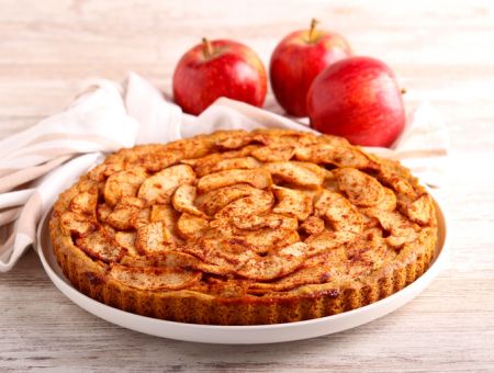 Cinnamon Roll Apple Pie