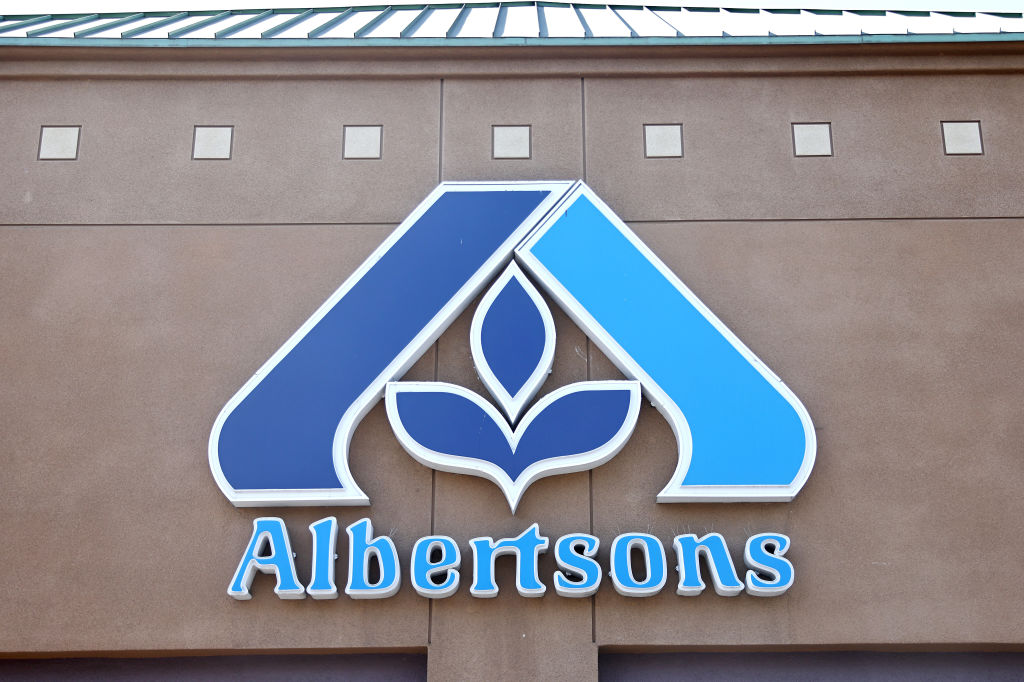 Albertsons gives up on Kroger deal, then sues Kroger