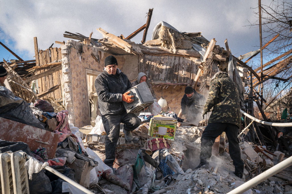 Ukrainian NGO assists civilians after Russian strike in Sloviansk