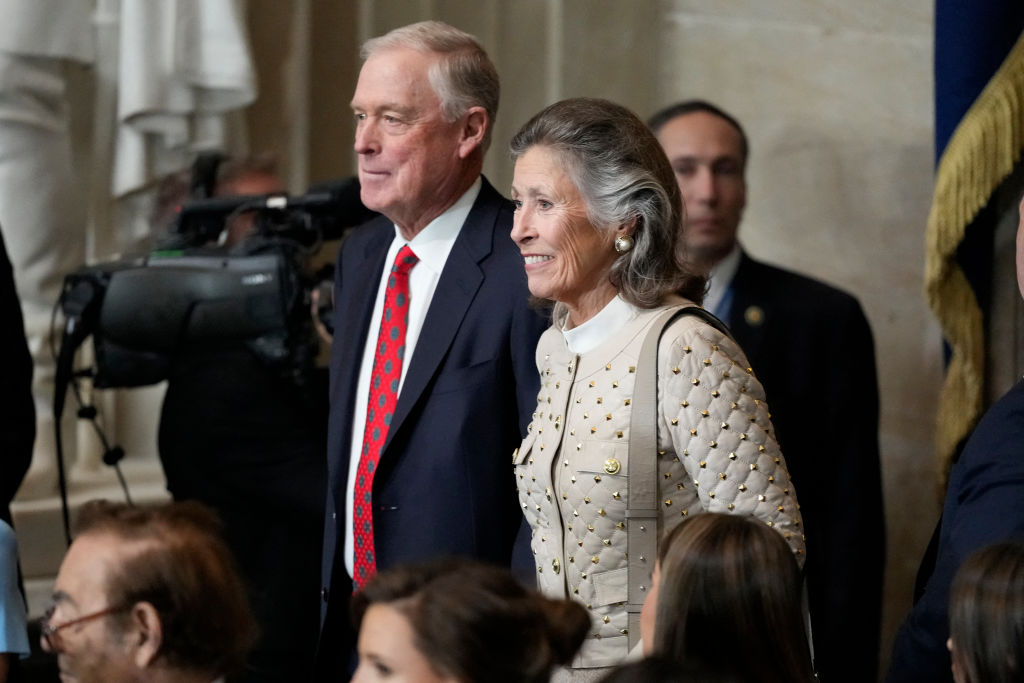 Former Vice President Dan Quayle and his wife Marilyn arrive for the inauguration