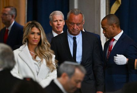 Robert F. Kennedy Jr. llega antes de la 60ª ceremonia de investidura