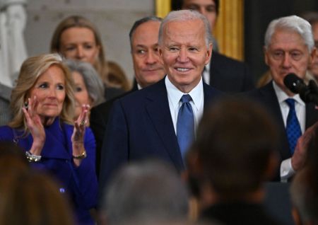 La Primera Dama Jill Biden y el Presidente de EE.UU. Joe Biden asisten a la Inauguración