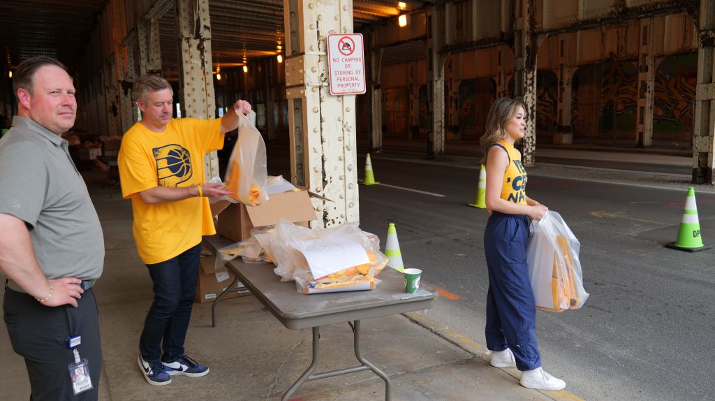 Pacers Gear Giveaway Starts Downtown Indy Traffic