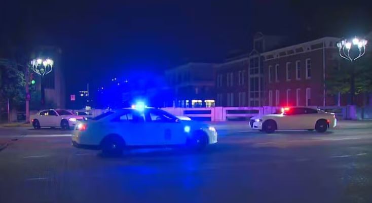 Police respond to shooting near canal in downtown Indianapolis