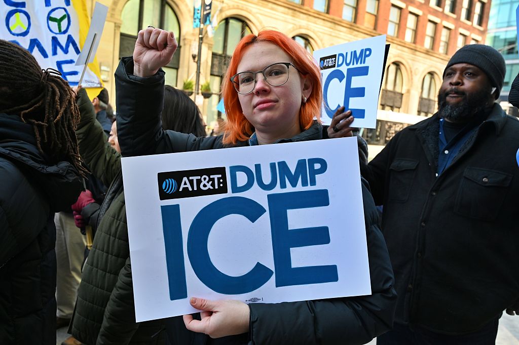 Protesters rally in Chicago urging AT&T to cut ties with ICE and CBO