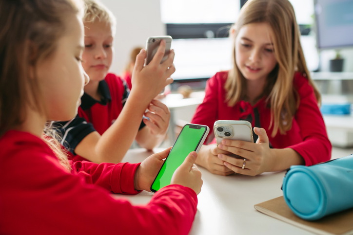 Indiana Bill Would Ban Student Cell Phones During School Days