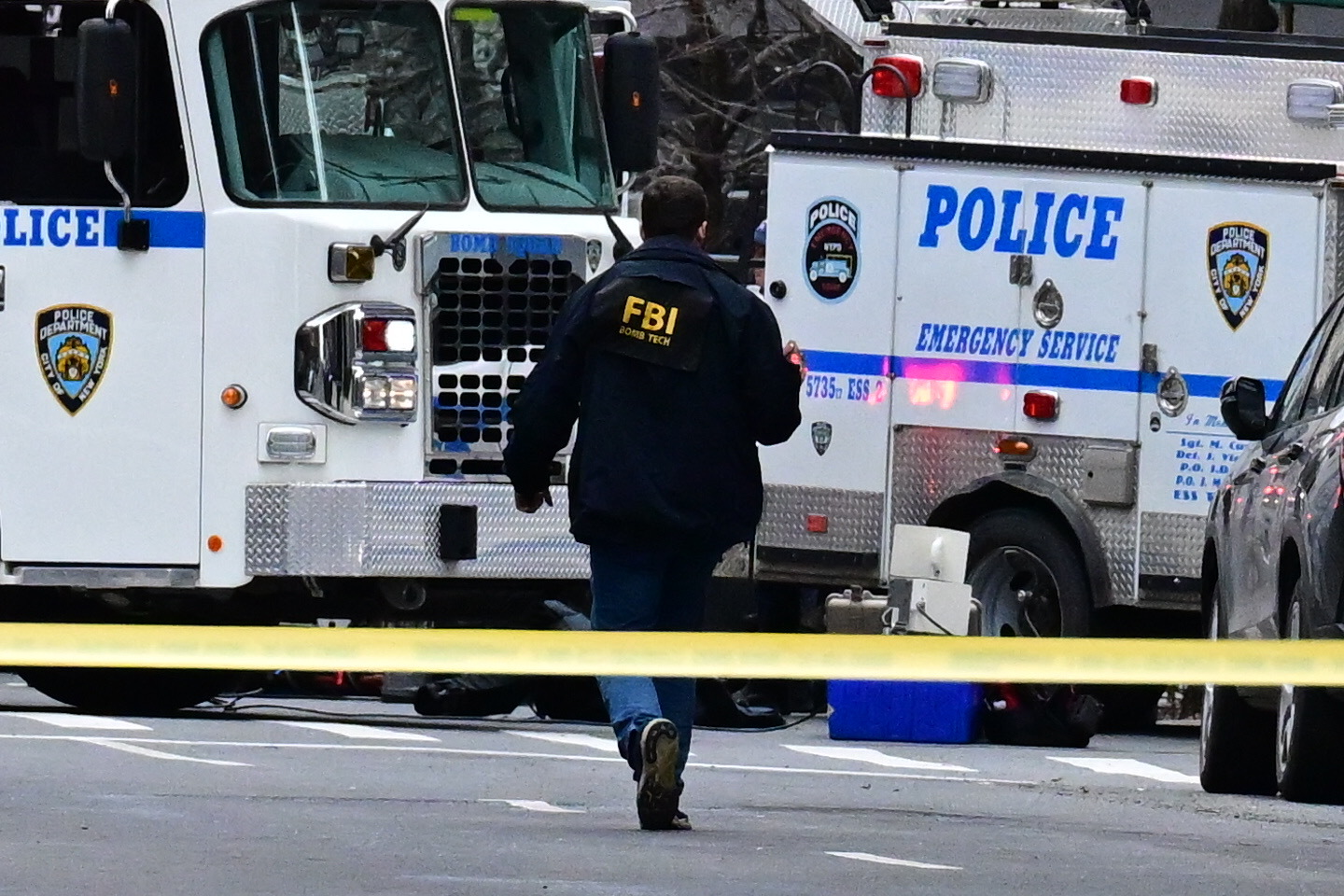 FBI and NYPD investigate suspicious vehicle near Gracie Mansion