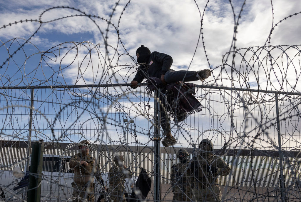 TOPSHOT-MEXICO-US-BORDER-IMMIGRATION-MIGRANTS