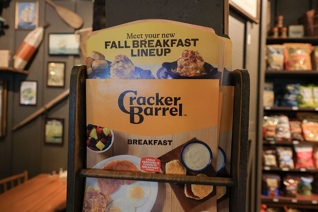 Cracker Barrel Redesigns Its Logo